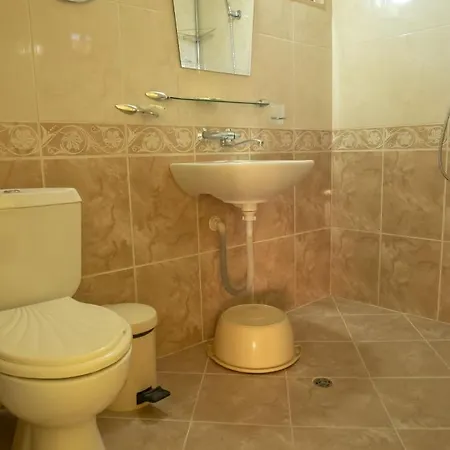 деника 4*