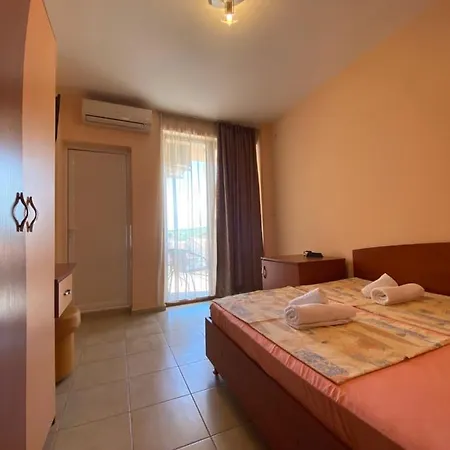 Guest house деника 4*